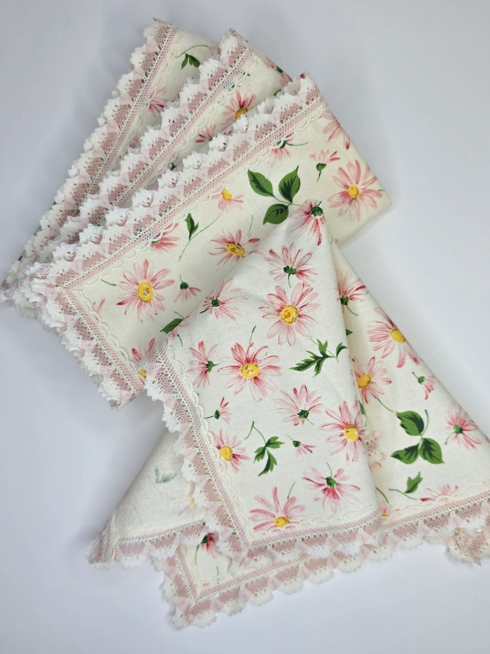 Floral Pink Daisy Lace-Trim Place Mats/  Kitchen Napkins 18" X 13"